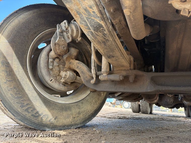 image for item FM7633 1997 White dump truck
