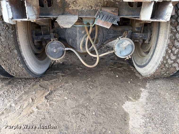 image for item FM7633 1997 White dump truck