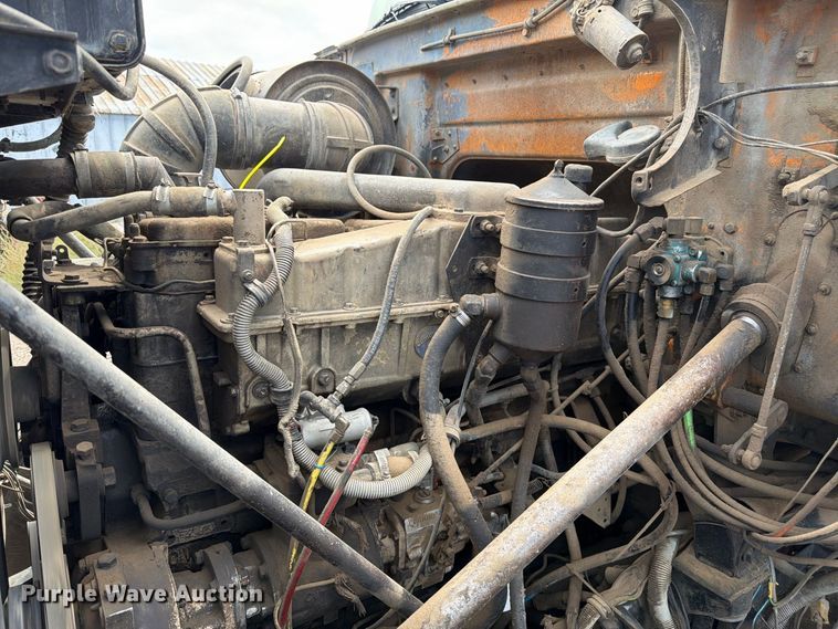 image for item FM7633 1997 White dump truck