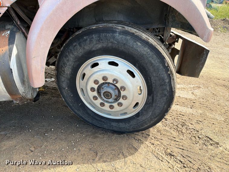 image for item FM7633 1997 White dump truck