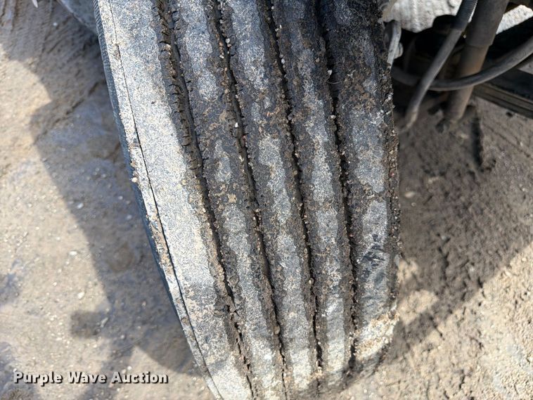 image for item FM7633 1997 White dump truck