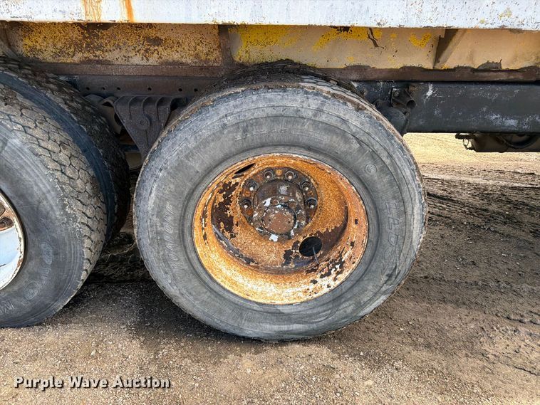 image for item FM7633 1997 White dump truck