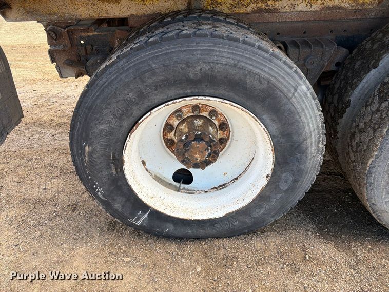 image for item FM7633 1997 White dump truck