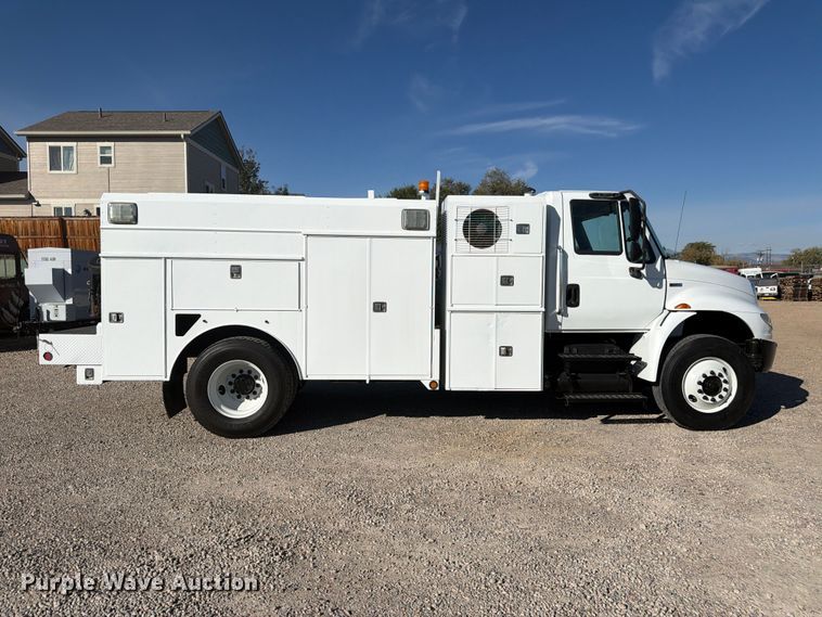 image for item FM7729 2012 International DuraStar 4400 utility / service truck