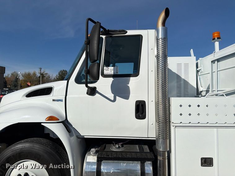 image for item FM7729 2012 International DuraStar 4400 utility / service truck