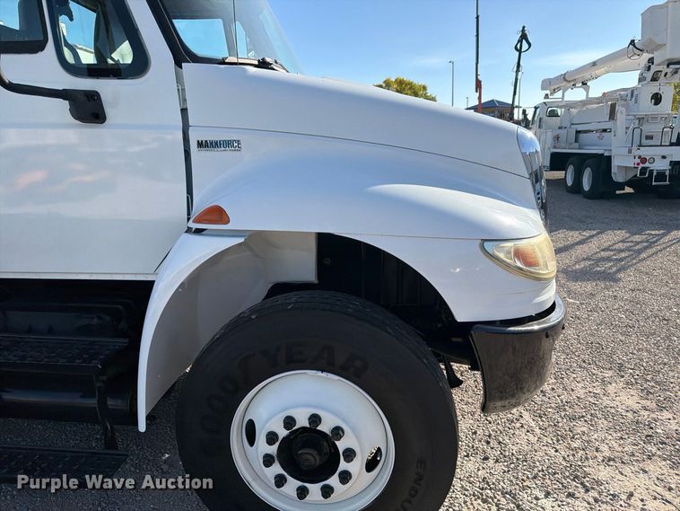 image for item FM7729 2012 International DuraStar 4400 utility / service truck
