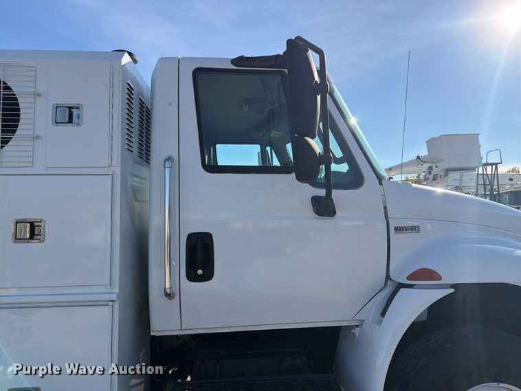 image for item FM7729 2012 International DuraStar 4400 utility / service truck