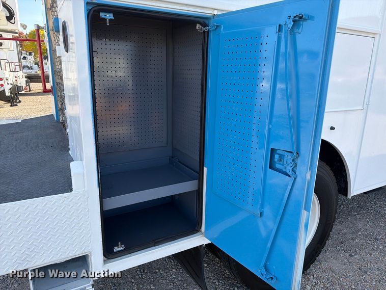 image for item FM7729 2012 International DuraStar 4400 utility / service truck