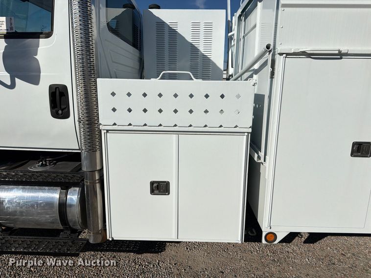 image for item FM7729 2012 International DuraStar 4400 utility / service truck