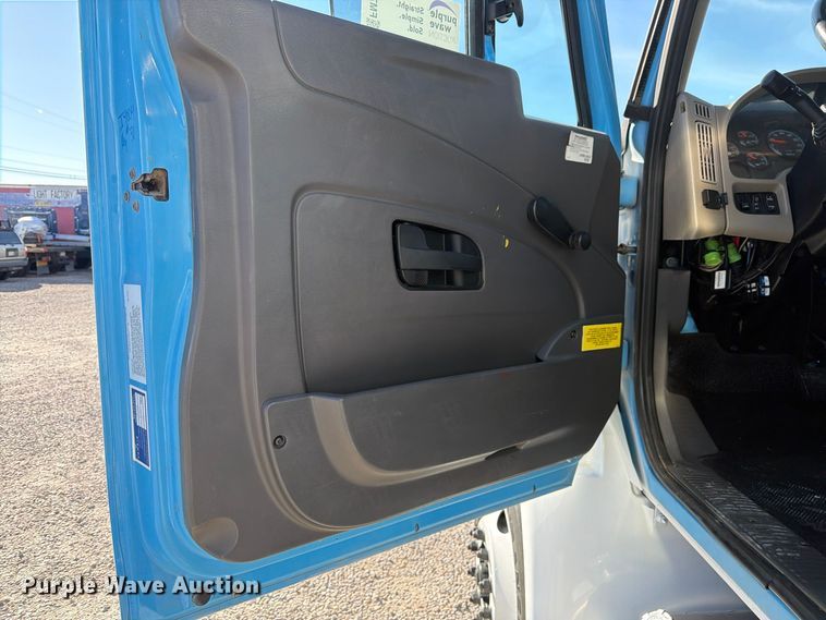 image for item FM7729 2012 International DuraStar 4400 utility / service truck