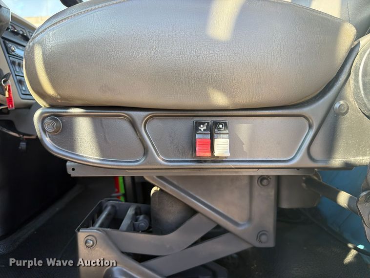 image for item FM7729 2012 International DuraStar 4400 utility / service truck
