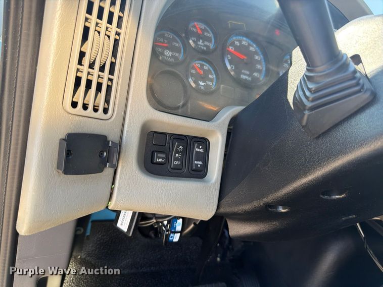 image for item FM7729 2012 International DuraStar 4400 utility / service truck