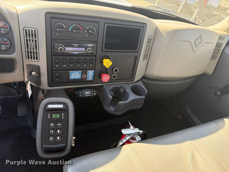 image for item FM7729 2012 International DuraStar 4400 utility / service truck