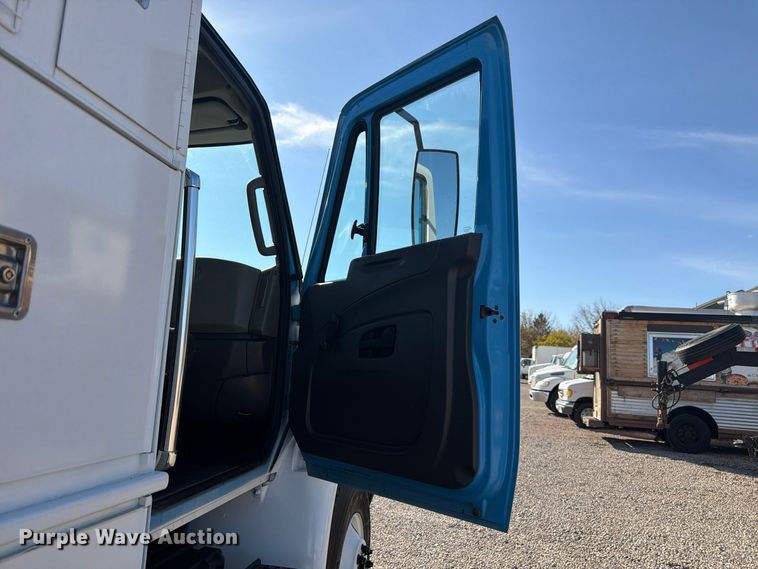 image for item FM7729 2012 International DuraStar 4400 utility / service truck