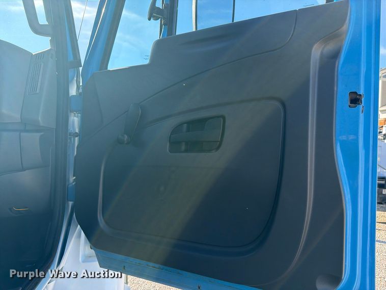 image for item FM7729 2012 International DuraStar 4400 utility / service truck