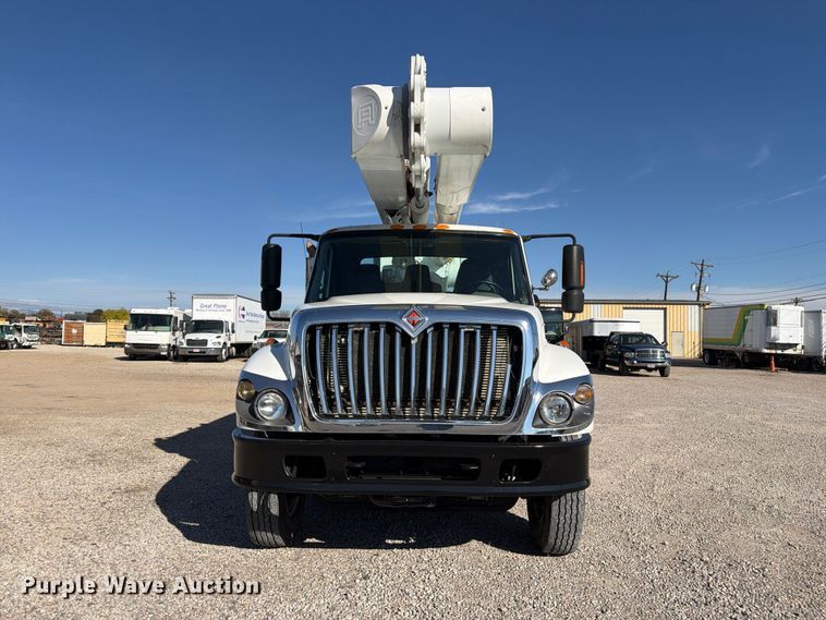 image for item FM7730 2010 International 7400 bucket truck