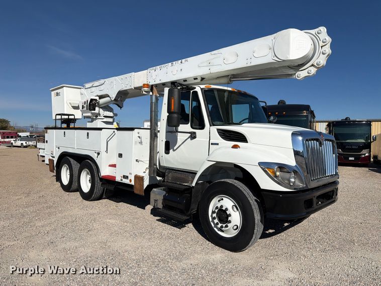 image for item FM7730 2010 International 7400 bucket truck