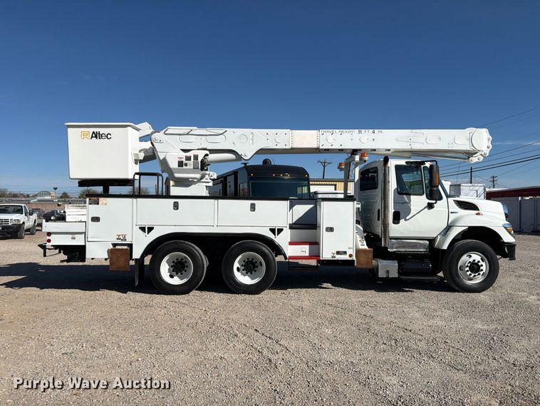 image for item FM7730 2010 International 7400 bucket truck