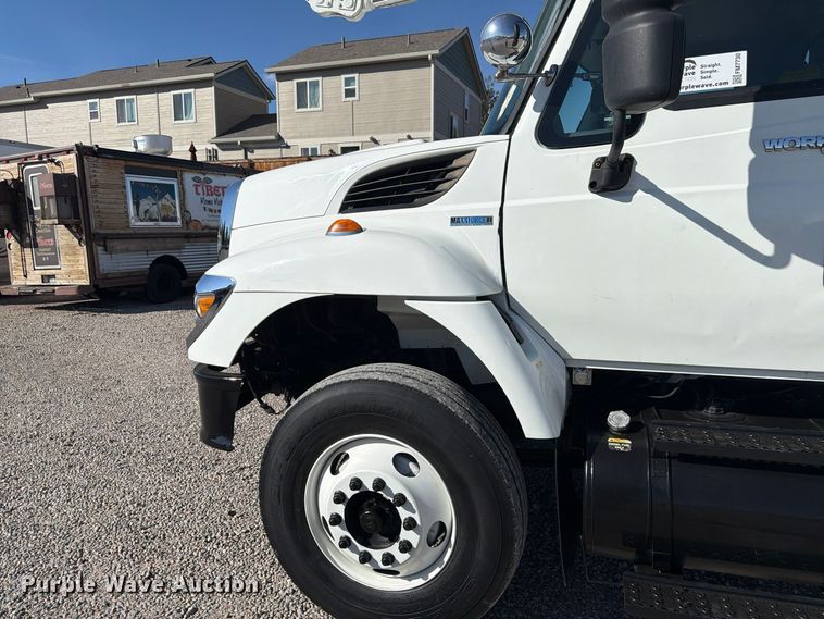 image for item FM7730 2010 International 7400 bucket truck