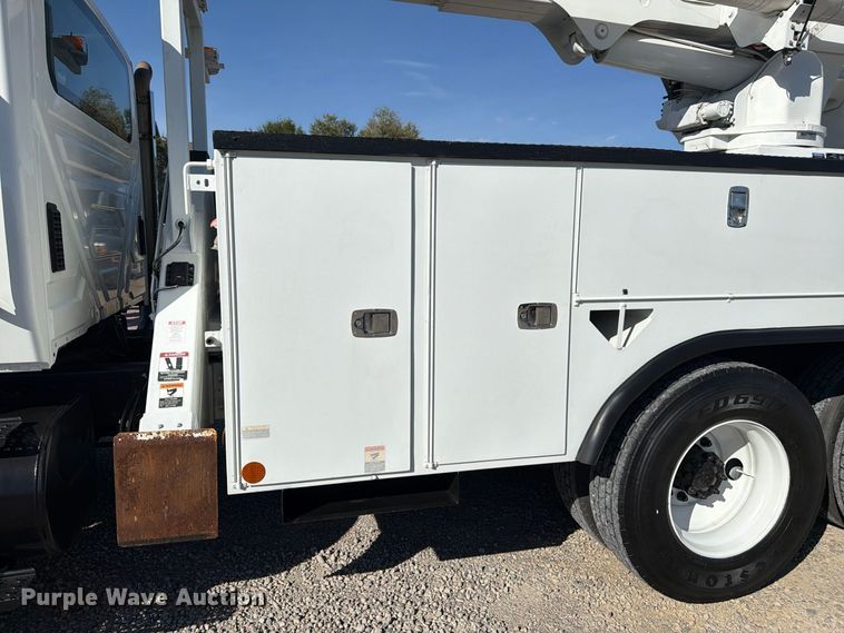 image for item FM7730 2010 International 7400 bucket truck
