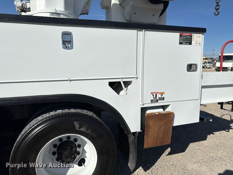 image for item FM7730 2010 International 7400 bucket truck