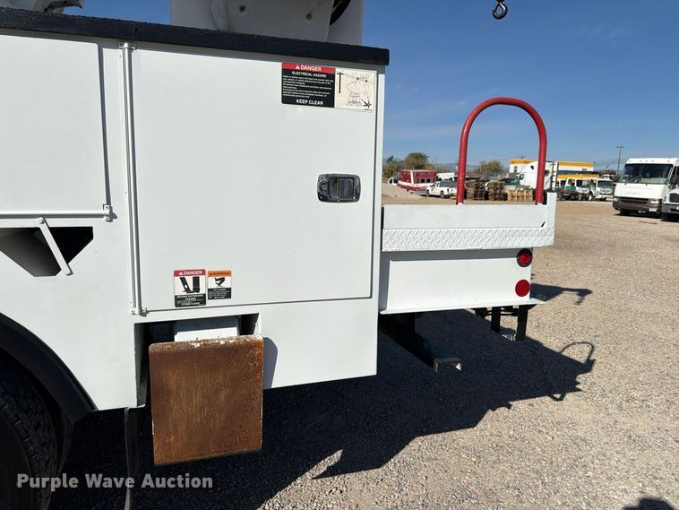 image for item FM7730 2010 International 7400 bucket truck