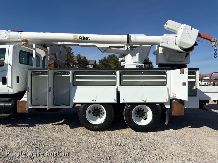 image for item FM7730 2010 International 7400 bucket truck