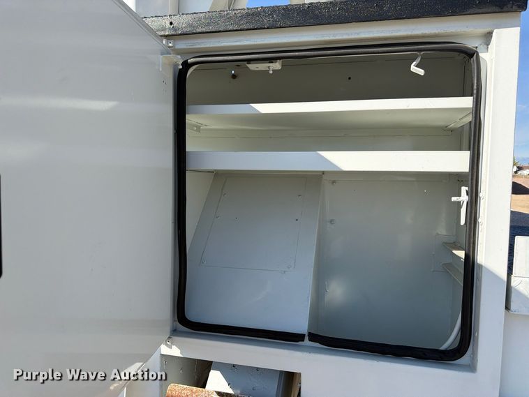 image for item FM7730 2010 International 7400 bucket truck