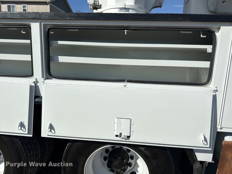 image for item FM7730 2010 International 7400 bucket truck
