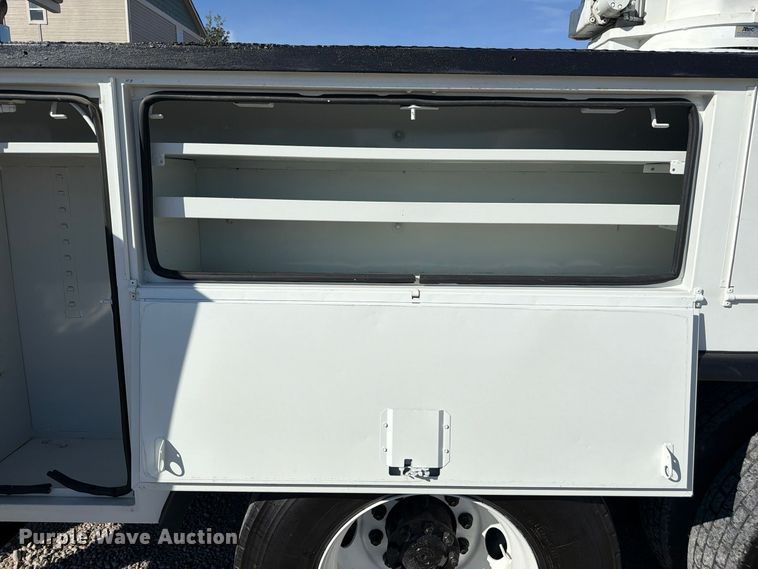 image for item FM7730 2010 International 7400 bucket truck