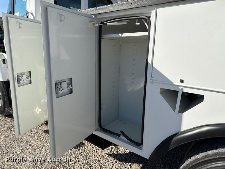 image for item FM7730 2010 International 7400 bucket truck