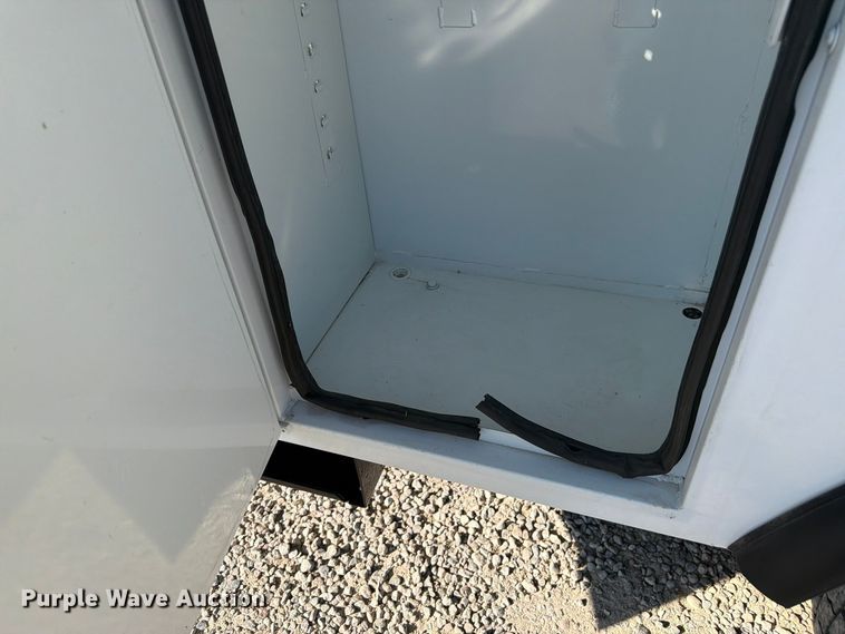image for item FM7730 2010 International 7400 bucket truck
