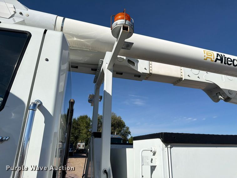 image for item FM7730 2010 International 7400 bucket truck