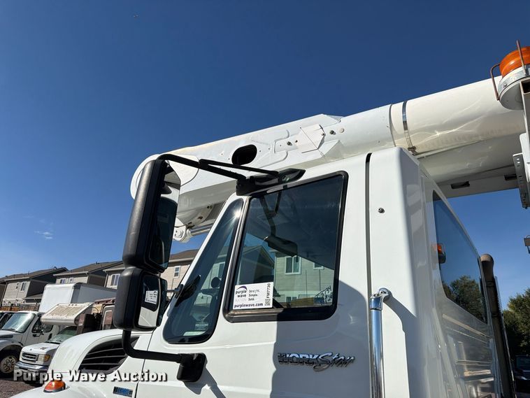 image for item FM7730 2010 International 7400 bucket truck