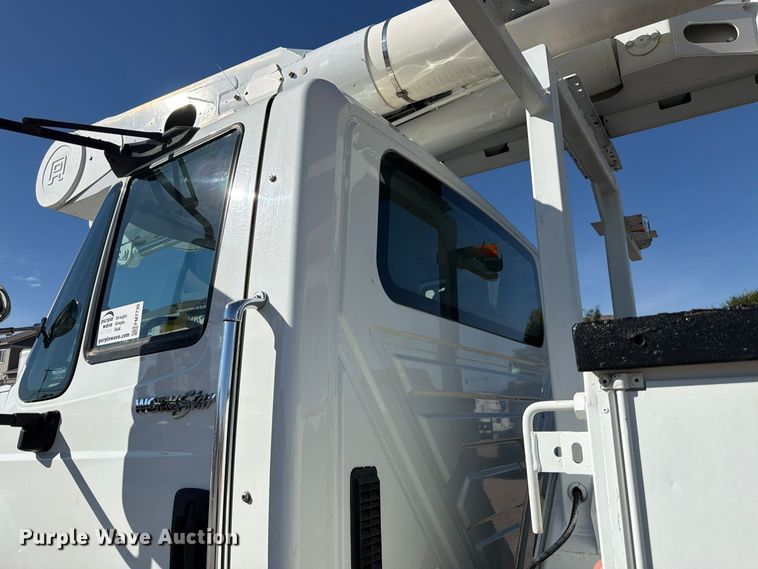 image for item FM7730 2010 International 7400 bucket truck