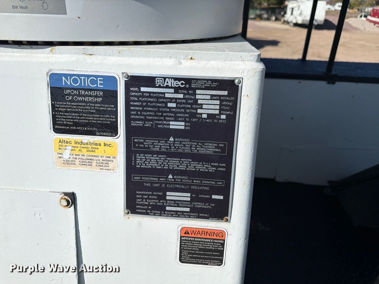 image for item FM7730 2010 International 7400 bucket truck