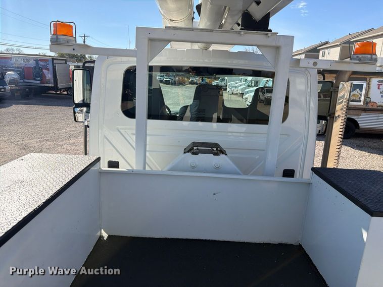 image for item FM7730 2010 International 7400 bucket truck