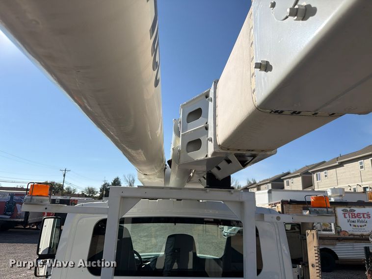 image for item FM7730 2010 International 7400 bucket truck