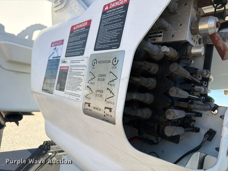 image for item FM7730 2010 International 7400 bucket truck