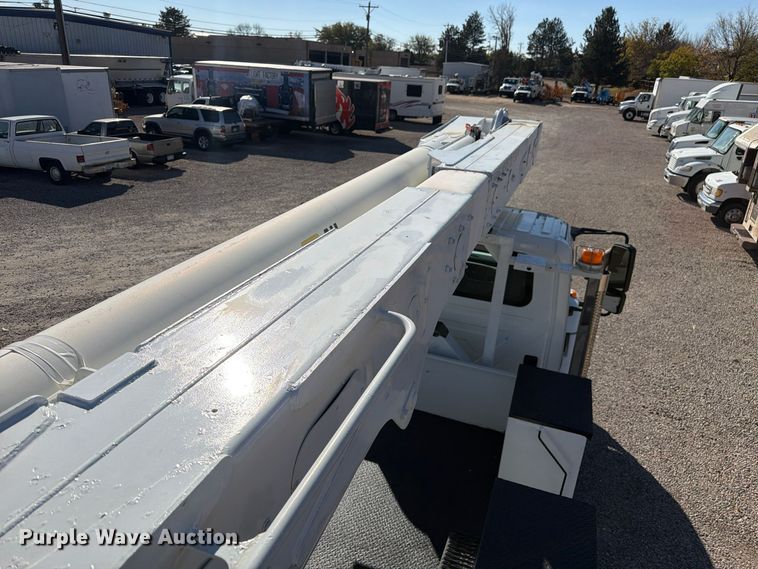 image for item FM7730 2010 International 7400 bucket truck