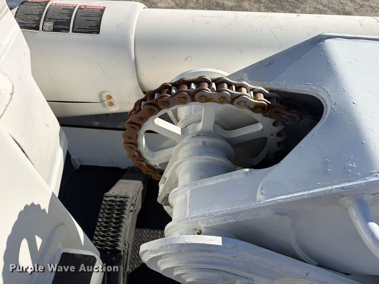 image for item FM7730 2010 International 7400 bucket truck