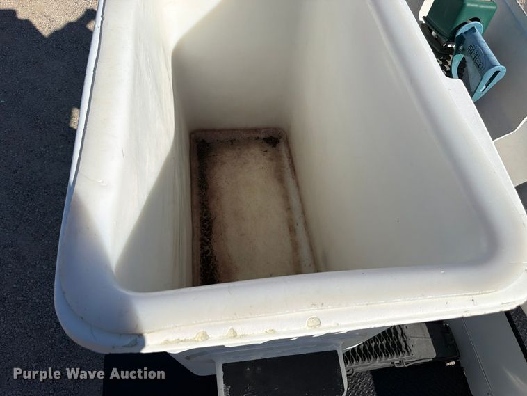 image for item FM7730 2010 International 7400 bucket truck
