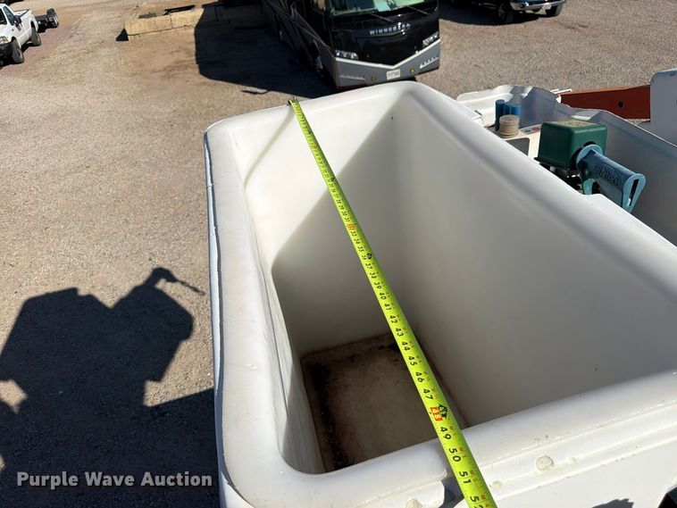 image for item FM7730 2010 International 7400 bucket truck