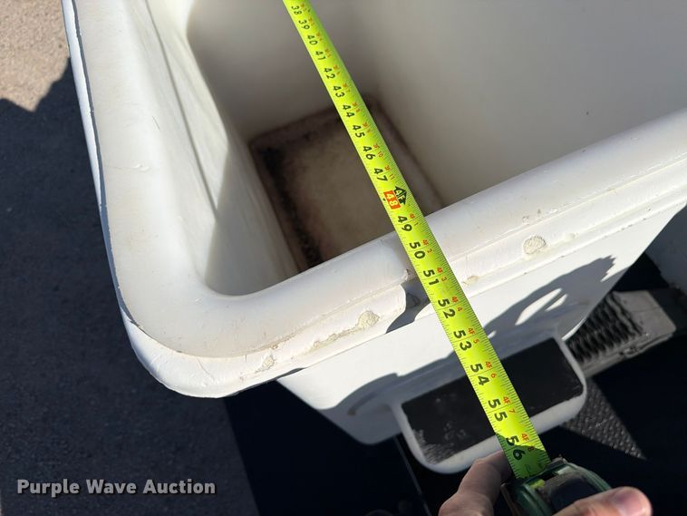 image for item FM7730 2010 International 7400 bucket truck