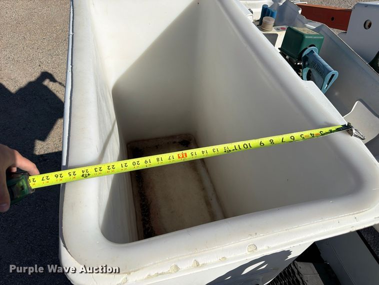 image for item FM7730 2010 International 7400 bucket truck