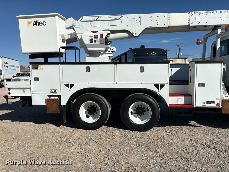 image for item FM7730 2010 International 7400 bucket truck