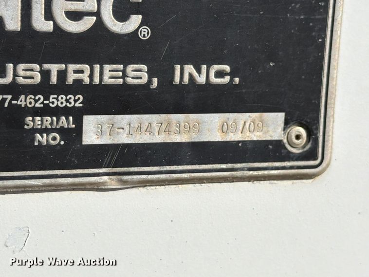 image for item FM7730 2010 International 7400 bucket truck