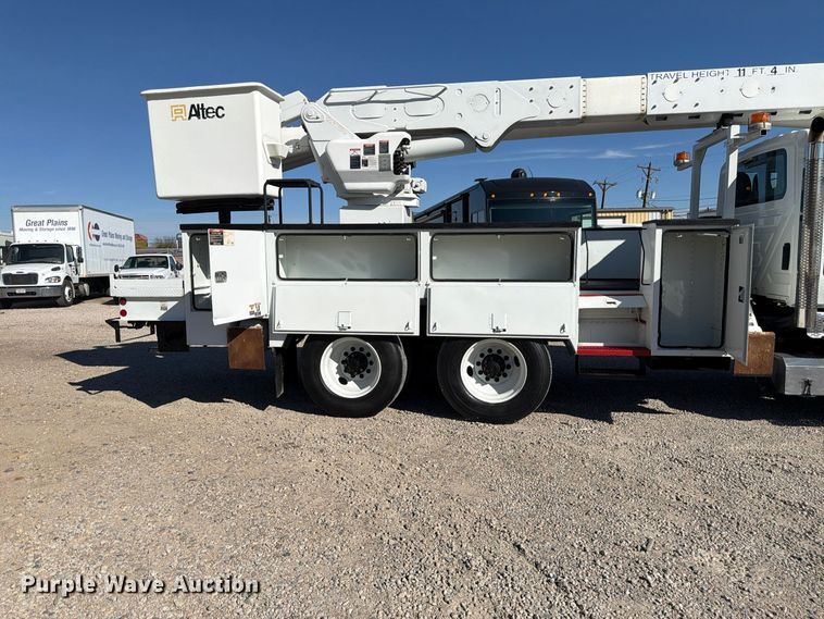 image for item FM7730 2010 International 7400 bucket truck