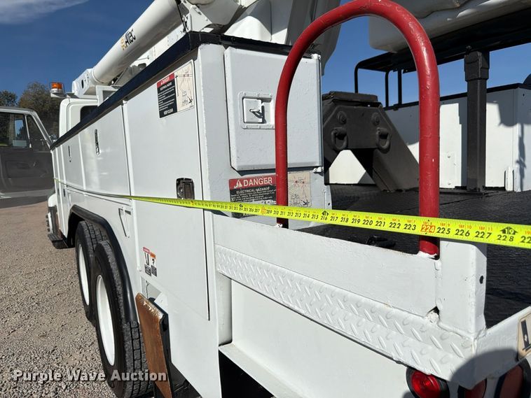 image for item FM7730 2010 International 7400 bucket truck