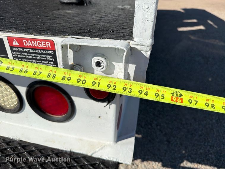 image for item FM7730 2010 International 7400 bucket truck